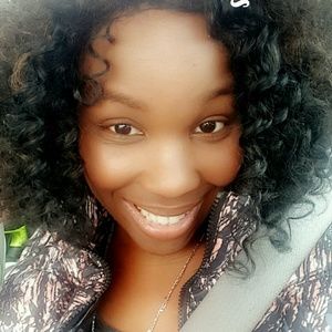 Meet your Posher, Queniese